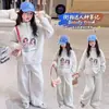 Conjunto de Sudadera con Cuello Alto y Pantalones de Pierna Ancha para Niñas Otoño 2026 Nuevo Estilo Niños Medianos y Grandes Niñas Ropa de Primavera y Otoño Conjunto de Dos Piezas