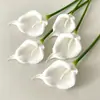 Lirios de cala de PU artificiales de alta realismo para decoración de sala de estar y mesa de comedor, fondo de boda, suministrados al por mayor por el fabricante de origen