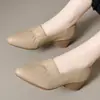 Zapatos de cuña de cuero suave para mujer, nuevo estilo otoño 2026, zapatos planos antideslizantes para madres, mocasines de trabajo de suela suave
