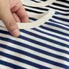 Moletom casual com gola redonda e listras, novo estilo outono, feminino, caimento solto com ombros caídos, respirável, versátil, top que afina