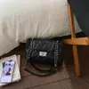 Bolsa Acolchoada com Corrente Versátil e na Moda para Mulheres 2026 Novo Modelo Versátil de Alta Qualidade para o Dia a Dia Ombro Transversal Pequena Quadrada