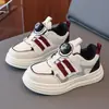 Tênis Dad Shoes Infantil Outono Novo Estilo Tênis Esportivo Feminino Superfície de Couro Respirável Tênis Infantil Meninos Crianças Média e Grande Velcro Tênis Casual
