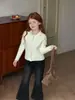 Pantalones vaqueros forrados de felpa para niña, estilo nuevo Invierno 2026, diseño de una sola pieza de forro polar, cintura elástica, pantalones vaqueros de microcampana largos y gruesos para niños