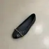 Sapatos Baixos Pretos Acolchoados com Corrente Estilo Chanel para Mulheres, Novidade Primavera 2026 Sapatos Mary Jane Francês para o Dia a Dia