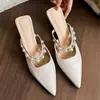 Mules Elegantes de Estilo Francés con Punta de Perla 2026 Modelo Nuevo para Uso al Aire Libre, Impresionantes Sandalias de Tacón Grueso Puntiagudas de Estilo Coreano de Alta Gama