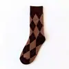 Calcetines para Mujer de Caña Media Otoño e Invierno Rombo Estilo Coreano Largos de Longitud Alta Estilo jk Calcetines de Rombo Blanco y Negro Estilo Japonés Celebridad de Internet Cuadros Vintage