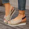 Sandalias de cuña con tiras traseras de lazo de lunares beige-marrón de estilo pastoral suave para mujer, tacones altos con diseño de hebilla ajustable