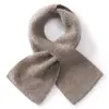 Nueva colección de otoño e invierno: Bufandas de punto de cachemira de color liso para hombres y mujeres, versátiles y a la moda, con un diseño perforado de punto cruz