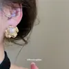 Pendientes de Flor de Perla con Aguja de Plata Chapados en Oro Real de 13K Pendientes de Gama Alta de Nicho con un Estilo Único y Versátil para Mujer