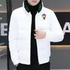 Nueva Chaqueta de Algodón Grueso de Forro Polar Cálido de Invierno 2025 para Hombre, Elegante Abrigo de Algodón Bordado con Cuello Alto