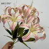 Arreglo floral artificial de lirio silvestre de 9 ramas y 9 cabezas, adecuado para decoraciones de bodas, decoraciones de pasillos y centros de mesa.; disponible en varios colores, hecho de seda