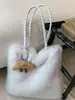Bolso de mano de felpa de color liso y gran capacidad, nueva colección otoño 2026, bolso de hombro/bolso de axila casual, simple y elegante