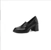 Mocassins de Couro Estilo Britânico Feminino Bico Redondo Salto Bloco 2026 Novo Solado Grosso Sapatos Pequenos de Couro Slip-on Salto Alto Sapato Único