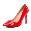 47 Zapatos de Punta Zapatos de Escenario Hebilla Cuadrada Nueva 31 Correa para Zapatos Tacón Fino Rojos Zapatos de Mujer Boca Baja Primavera y Otoño Comercio Exterior