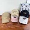 Boné de Baseball Feminino Outono e Inverno Versão Coreana Novo Espessado Quente Lã de Cordeiro com Bordado de Letras, Boné de Bico de Pato Tendência Emagrecimento Facial