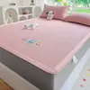 Conjunto de Três Peças de Tapete Gelado Macio Bordado de Alta Qualidade Classe A, Conjunto de Duas Peças Macaron para Dormitório, Lençol de Cama de Verão Lavável à Máquina
