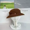 Chapéu Bucket de Moda Estilo Hepburn com Logo Pequeno, Chapéu de Tricô Elegante e Versátil Respirável com Proteção Solar para Mulheres no Outono
