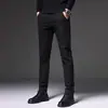 Calça de Inverno 2026 da Itália de High-End Preta com Stretch em Quatro Direções Masculina com Pelúcia Interna, Corte Slim Fit, Perna Reta, Calça Casual de Negócios