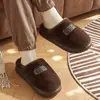 Zapatillas de algodón sencillas estilo casero con suela gruesa para parejas, novedad otoño e invierno 2026, zapatillas cálidas de felpa para hombres y mujeres, uso en interiores