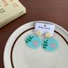 Una serie de lindos pendientes para niñas, pendientes de acrílico con un diseño peculiar y peculiar.