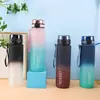 Garrafa de Água Plástica Personalizada Portátil com Cor Gradiente de Alta Capacidade para Homens e Mulheres Estudantes, Adequada para Ciclismo e Fitness, com Estilo Chinês
