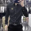 Camisa larga de manga larga negra de alta gama de marca italiana para hombre, nuevo estilo de primavera, elegante y ajustada, camisa casual de color liso para hombre