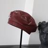 Sombrero de cuero de PU para mujer, boina plana fina de color sólido para verano y otoño, sombrero de pintor con temperamento retro británico para todo tipo de combinaciones.
