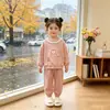 Conjunto de dos piezas de moda para niños estilo coreano, nuevo para primavera y otoño: sudadera de manga larga holgada y pantalones de pierna cónica - un conjunto elegante