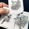 Broche de zircônia microincrustada para trabalho pesado de outono e inverno, lote misto, versão coreana de broche de folha de borboleta banhado a ouro real, fivela de cachecol, corsage
