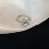 Anéis Vintage com um Toque de Luxo de Nicho, Estilo Corte Retrô, Anéis Florais com Cravação de Diamantes para o Dedo Indicador, Joias Femininas no Atacado