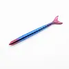 Papelería creativa pluma de dibujos animados forma de sirena bolígrafo electrochapado UV gradiente cola de pez de siete colores pluma neutra