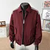 Chaqueta de cuello camisero para primavera y otoño, gabardina de moda con tres rayas, chaqueta fina de moda casual para hombre estilo Hong Kong simple