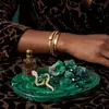 Broche Serie Zodíaco Año de la Serpiente Personalizado Versátil Alfiler para Vestido de Serpiente Aleación Incrustado con Diamantes Serpiente de Bambú Verde Corsage para Vestido de Serpiente