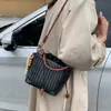 Bolsa Saco com Cordão Transfronteiriça Feminina Versátil 2025 Outono e Inverno Nova Bolsa de Ombro Trançada Bolsa Transversal para o Dia a Dia