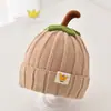 Bonitos y juguetones gorros de punto con forma de calabaza para bebés niños y niñas en otoño e invierno, diseñados para mantener a los niños abrigados y proteger sus orejas del frío