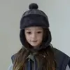 Gorros de Otoño e Invierno para Bebés Niños y Niñas, Lindos Gorros Gruesos de Dibujos Animados con Protección para Orejas para Bebés y Niños Pequeños, Pompones de Piel, Cortavientos y Cálidos Gorros Lei Feng