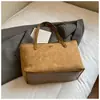 Bolso Retro de Moda en Relieve 2025 Nuevo Bolso de Hombro Grande para Mujer de Uso Diario Bolso Tote de Mano de Gama Alta