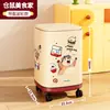 Cubo de basura doméstico estilo caricatura de alta apariencia con ruedas, nuevo modelo 2026, para sala de estar y dormitorio, con tapa, cubo de almacenamiento de doble capa tipo prensa