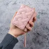 Billetera Nueva de Fábrica para Mujer Corta Simple Bordada Amor PU Billetera para Monedas Multi-Tarjeta Pequeña Billetera Billetera Bolsa para Tarjetas