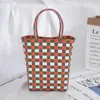 Bolsa Tejida Nueva de Fábrica Bolsa Cuadrada Pequeña Bolsa de Cesta de Plástico para Verduras Color Cesta Pequeña Coincidencia de Foto Bolsa de Playa Bolsa de Mujer