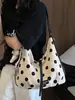 Bolso de hombro fresco y dulce de lunares para mujer, nuevo bolso de moda 2026 para debajo del brazo, bolso tote versátil de alta gama para el trabajo