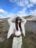 Chamarra sudadera blanca y gris de corte slim para mujer, nuevo estilo coreano otoño 2026, extremadamente elegante, con hombros rectos y cintura ceñida, sudadera con capucha