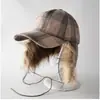 Estilo Outono e Inverno Chapéu Lei Feng de Pelúcia Liso Xadrez Dupla Face para Homens e Mulheres, Moderno e na Moda, Quente, Protege as Orelhas, Afina o Rosto