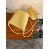 Bolso de Cubo Tejido Simple de Gama Alta de Nicho de Verano para Mujer, Nuevo Bolso para Teléfono de Cuero Suave, Bolso Pequeño Versátil para Hombro Cruzado