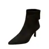 Botas Elegantes Finas Elásticas de Gamuza Negra con Tacón de Aguja de 7 cm y Punta Fina para Mujer, Nuevas Botas Individuales de Otoño e Invierno con Cremallera Trasera y Forro de Felpa