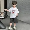 Conjunto de Shorts de Mezclilla de Manga Corta para Niños Verano 2026 Nuevo Estilo Camiseta de Verano Holgada para Niños Conjunto de Dos Piezas Moderno