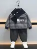 1110 Conjunto de Forro Polar para Niños 2026 Otoño e Invierno Nuevo Estilo Coreano Jeans Engrosados con Forro Polar Conjunto de Dos Piezas Moderno