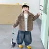 Conjunto de otoño moderno y genial para niños 2026 nueva ropa elegante de bebé para niños pequeños, conjunto de tres piezas de moda y genial para niños