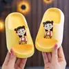 Novos estilos de verão de pantufas infantis: Chinelos de desenho animado com tema Nezha para meninos, adequados para uso interno e externo, com solas antiderrapantes, fundos macios e projetados para pais e filhos, perfeitos para uso em casa e no banheiro