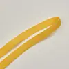 Correa plana de cuadrícula cuadrada de 1 cm de colores en stock, correa de hombro de felpa antideslizante de un solo lado, banda elástica de poliéster cepillado para ropa interior